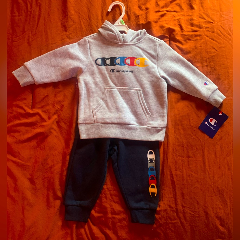 ✨ NWT Champion sweatshirt and pants combo🏀18month🎄